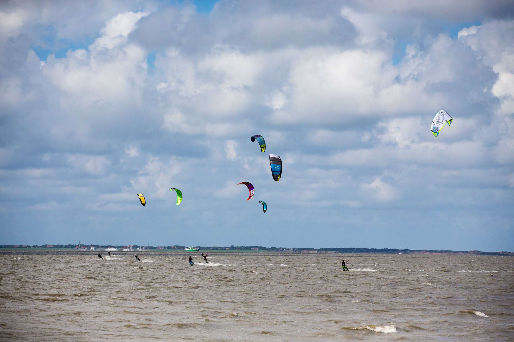 Kitesurfen lernen in Neuharlingersiel an der Nordsee - Kitekurse an der Nordsee
