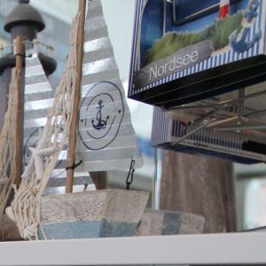 Post- und Souvenirshop in der Tourist-Info Neuharlingersiel
