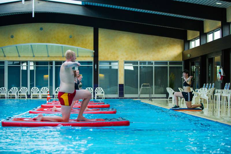 Flut-Fitness mit dem Beboard im BadeWerk Neuharlingersiel