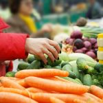 Wochenmarkt Neuharlingersiel am historischen Kutterhafen