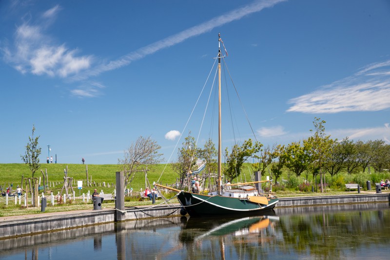 Plattbodenschiff Pandion im Kurpark-See